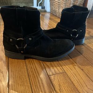 EARTHBOUND Black Ankle Boots
